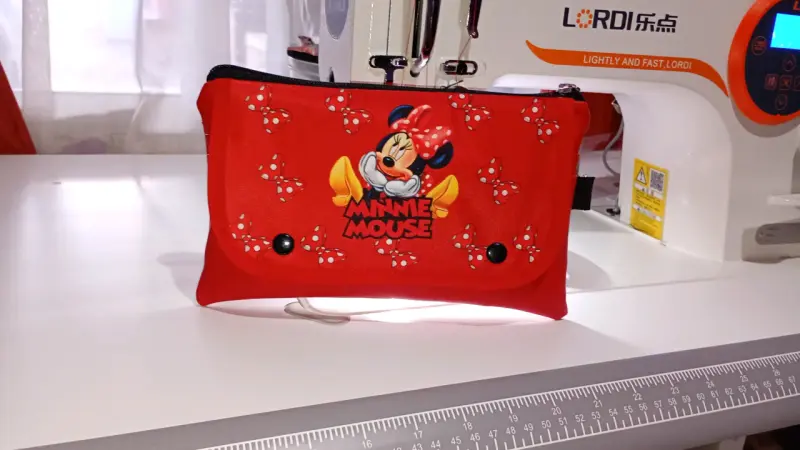 Billetera porta celular y tarjetas Minnie Mouse - 1