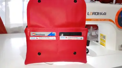 Billetera porta celular y tarjetas Minnie Mouse - miniatura 2