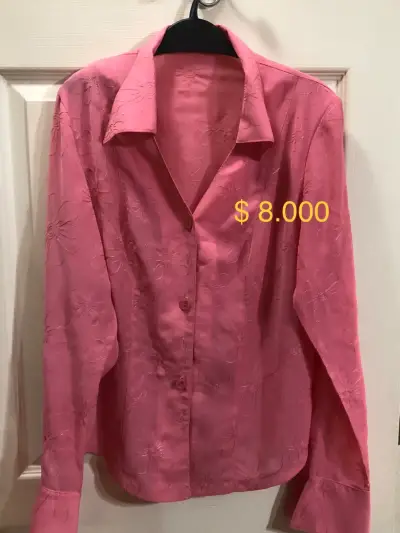 Blusa de mujer rosa con diseño floral - miniatura 1
