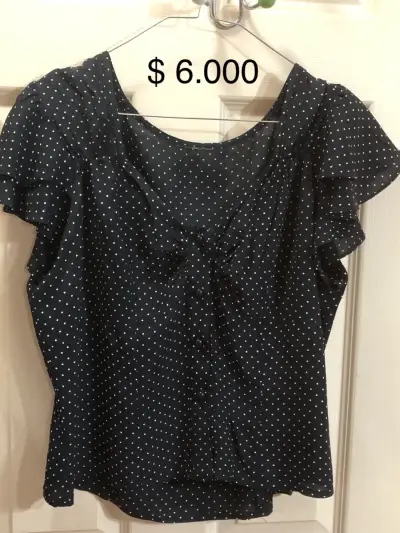 Blusa de mujer rosa con diseño floral - miniatura 2