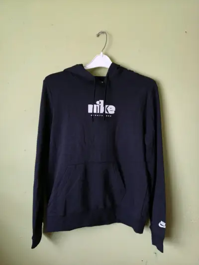 Polerón con capucha negro Nike para mujer - miniatura 1