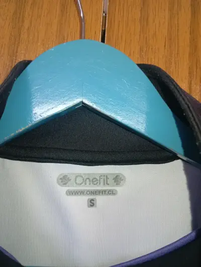 Polerón deportivo Onefit morado y negro - miniatura 3