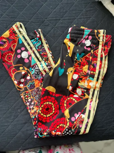Pantalones deportivos estampados Adidas coloridos - miniatura 1