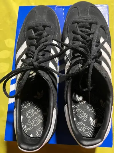 Zapatillas Adidas Spezial negras y blancas - miniatura 2