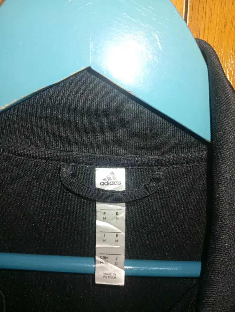 Chaqueta deportiva negra Adidas con franjas blancas - 2