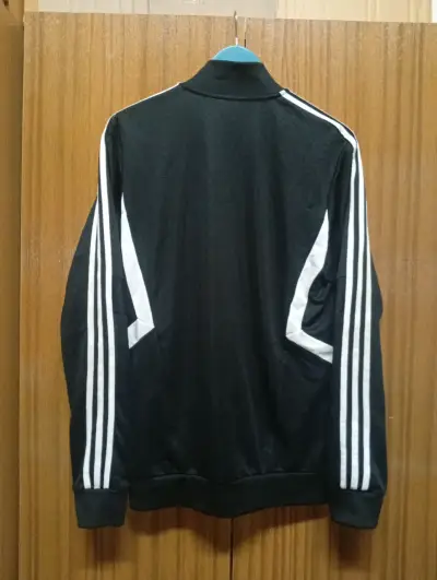 Chaqueta deportiva negra Adidas con franjas blancas - miniatura 3