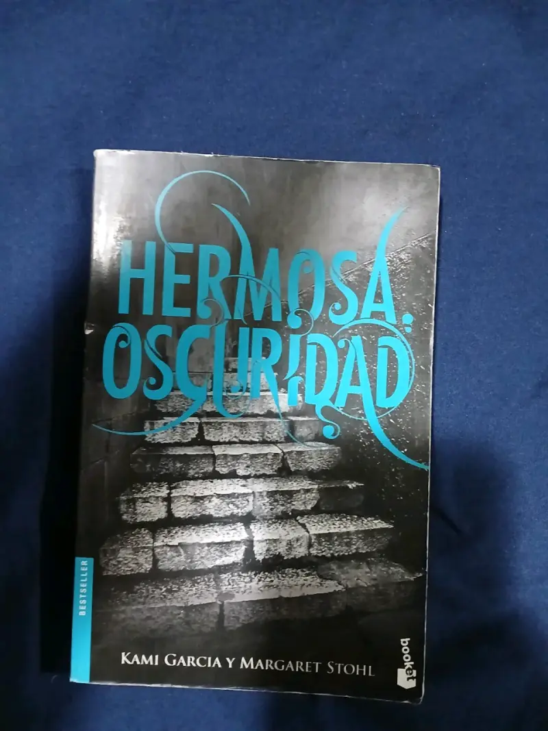 Libro 'Hermosa Oscuridad'