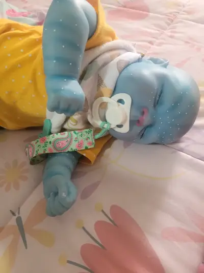 Muñeca reborn avatar, brilla en la oscuridad - miniatura 1