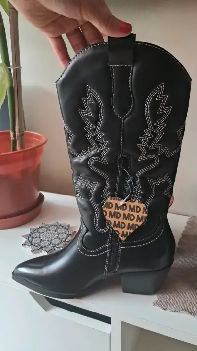 BOTAS TEXANAS HILO BLANCO - miniatura 2