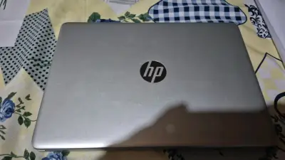 Notebook HP con Windows 10 y procesador Intel - miniatura 1