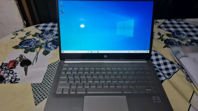Notebook HP con Windows 10 y procesador Intel - 2