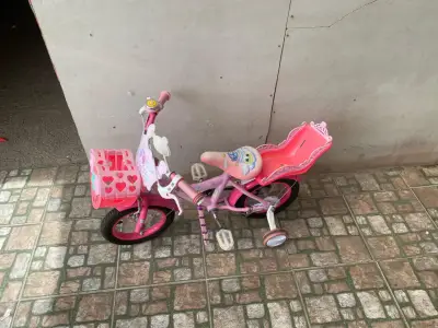 Bicicleta infantil rosa con canasto y rueditas - miniatura 1