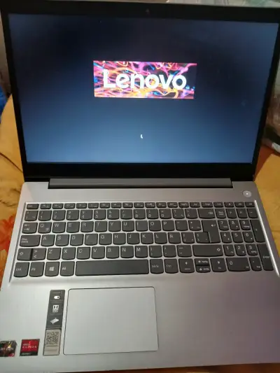 Notebook Lenovo IdeaPad Slim 3 de 15.6 pulgadas - miniatura 1
