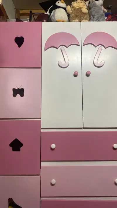Armario infantil rosa con diseño de paraguas - miniatura 1