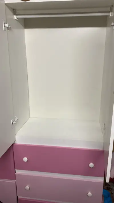 Armario infantil rosa con diseño de paraguas - miniatura 2