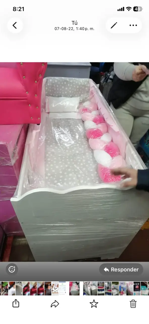 Cuna de bebé con protector trenzado rosa