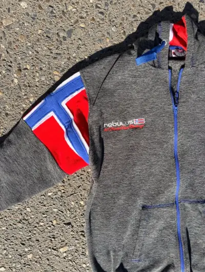 Polerón con capucha Nebulus gris con bandera🇳🇴 - miniatura 2