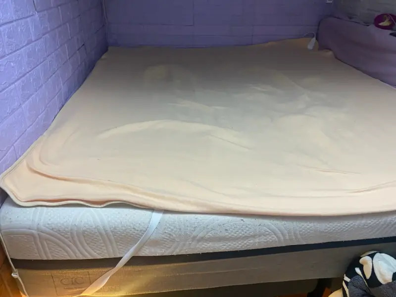 Cama king con  colchón en buen estado - 2
