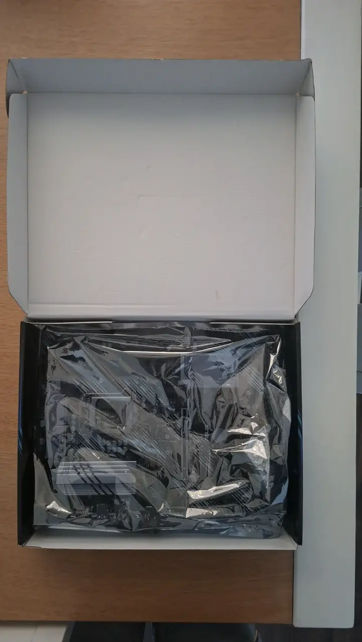 Placa Madre ASUS Prime Z490-P con Aura Sync - 4