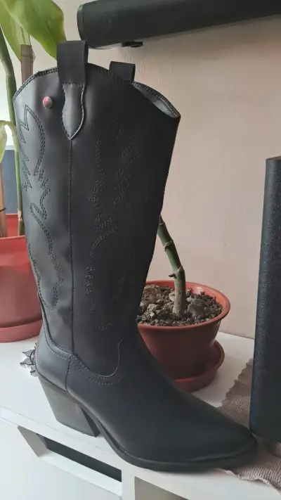BOTAS TEXANAS HILO NEGRO - miniatura 1