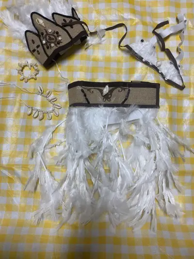 Disfraz pascuense con plumas y abalorios - miniatura 1