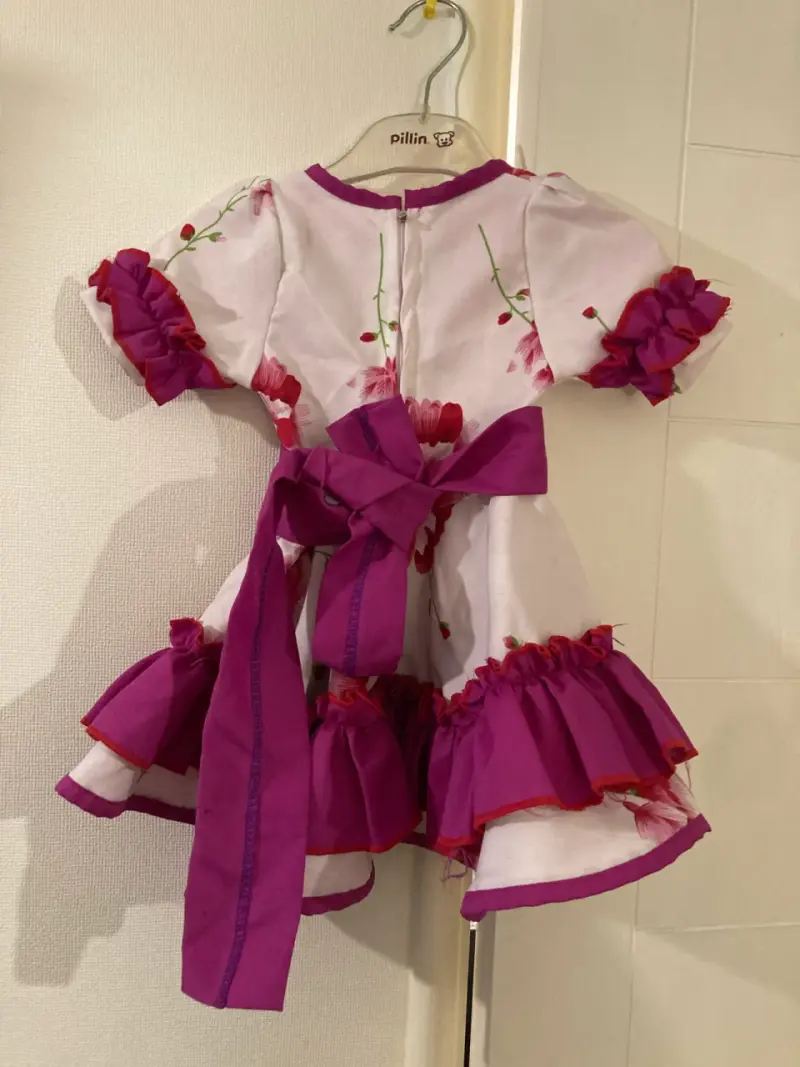 Vestido infantil con flores y volantes - 2
