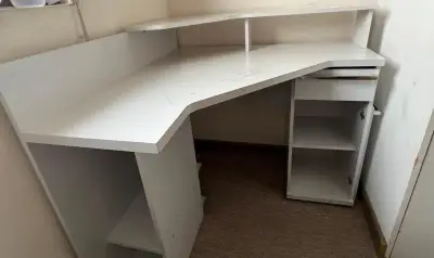 Escritorio Esquinero Blanco con Estantes - miniatura 1