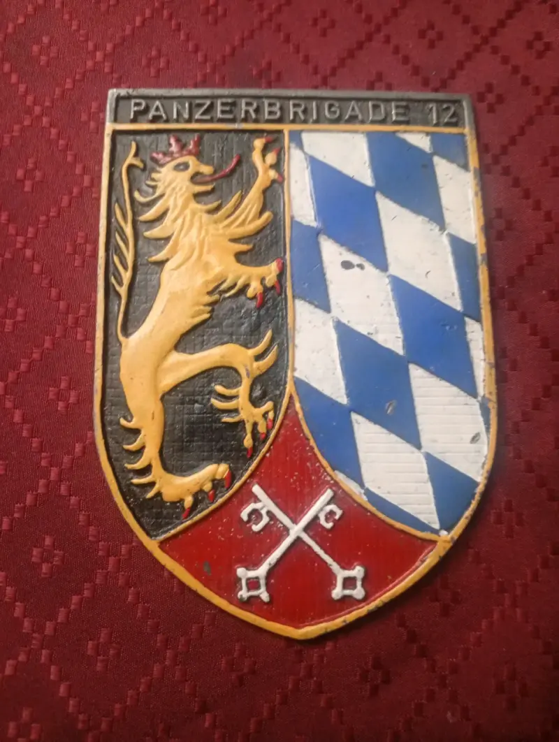 Escudo metálico Panzerbrigade 12