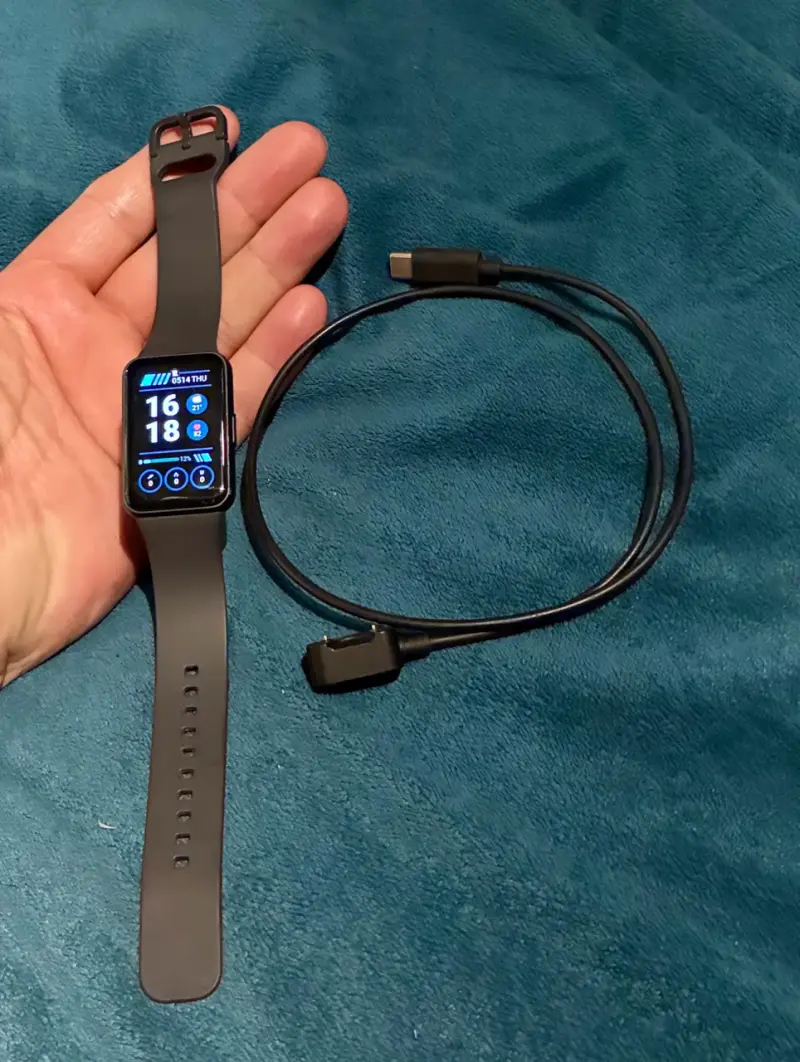 Reloj inteligente con pantalla táctil y cargador
