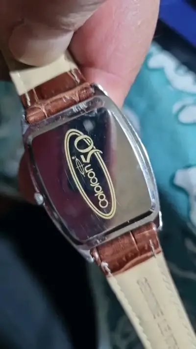 Reloj de pulsera con correa de cuero genuino - miniatura 2