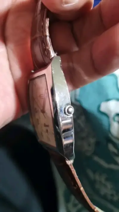 Reloj de pulsera con correa de cuero genuino - miniatura 4