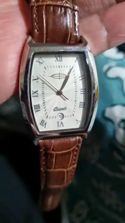 Reloj de pulsera con correa de cuero genuino - miniatura 5