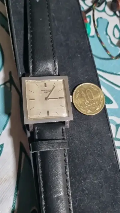 Reloj Longines cuadrado de cuero negro - miniatura 1