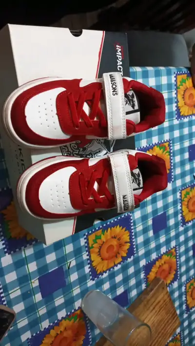 Zapatillas deportivas rojas para niños - miniatura 1