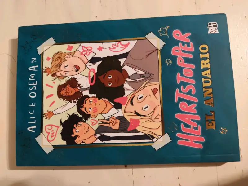 Libro Heartstopper El Anuario de Alice Oseman - 2
