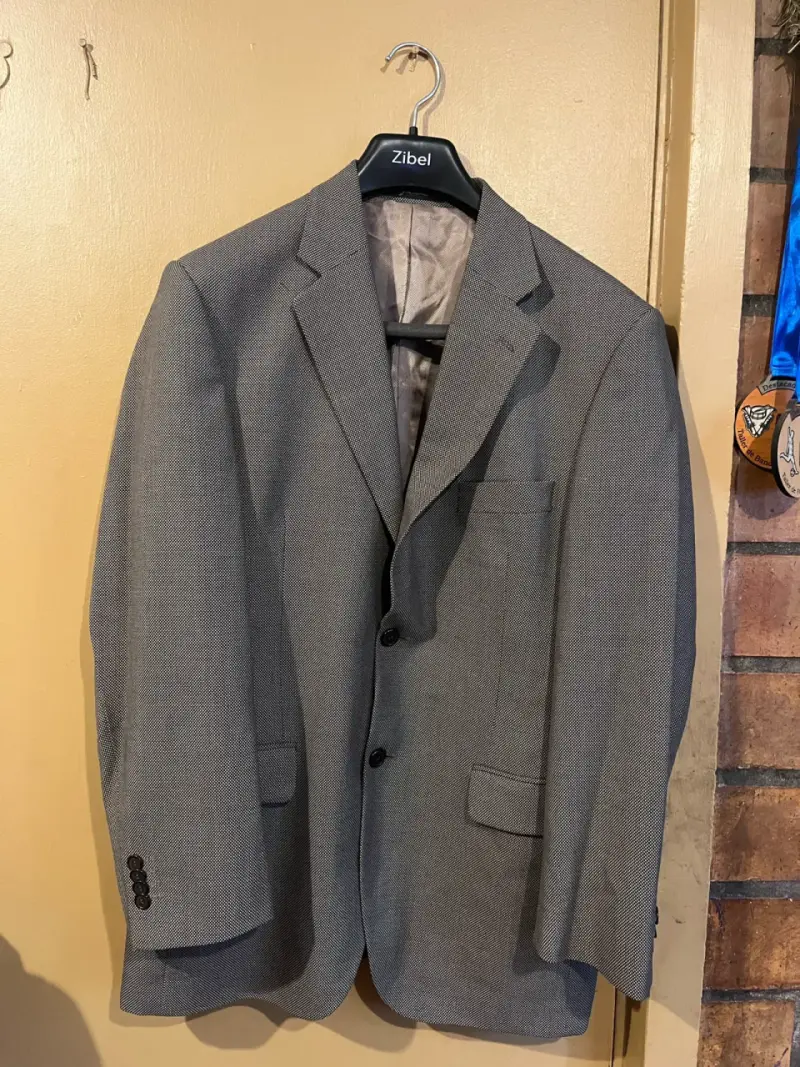 Blazer gris para hombre en buen estado - 2