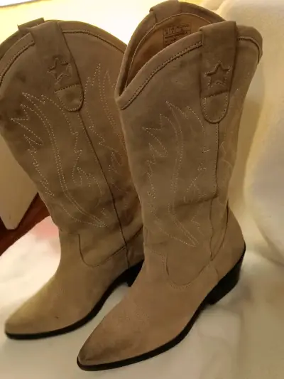Botas vaqueras de gamuza beige - miniatura 1