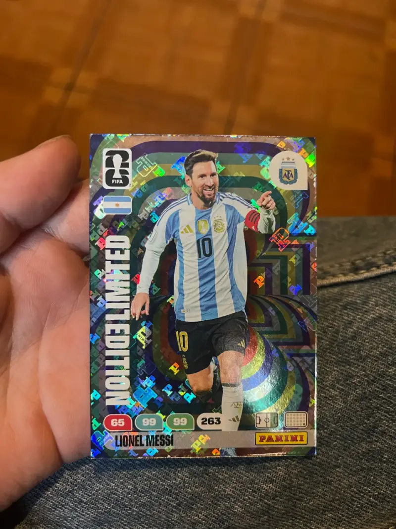 Tarjeta coleccionable Panini edición limitada de Lionel Messi