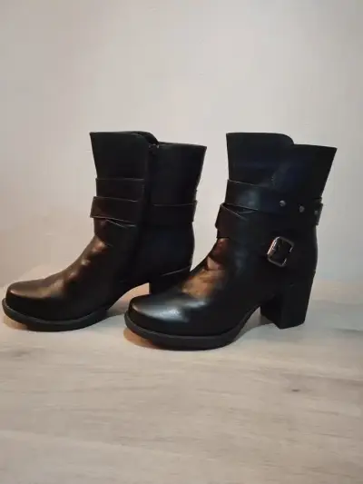 Botines de cuero negro con hebillas para mujer - miniatura 1