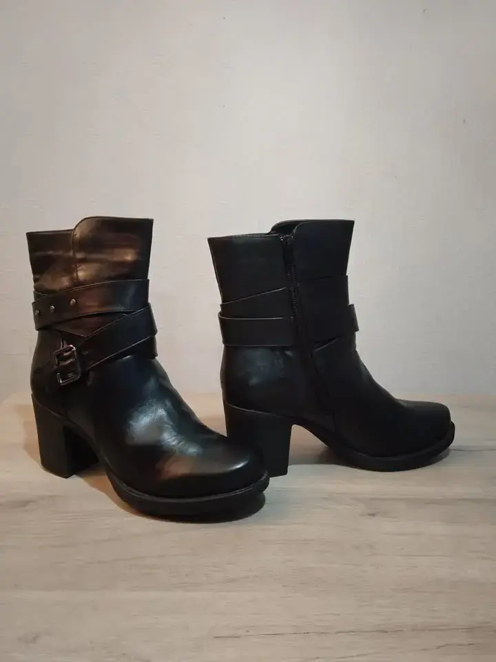 Botines de cuero negro con hebillas para mujer - 2