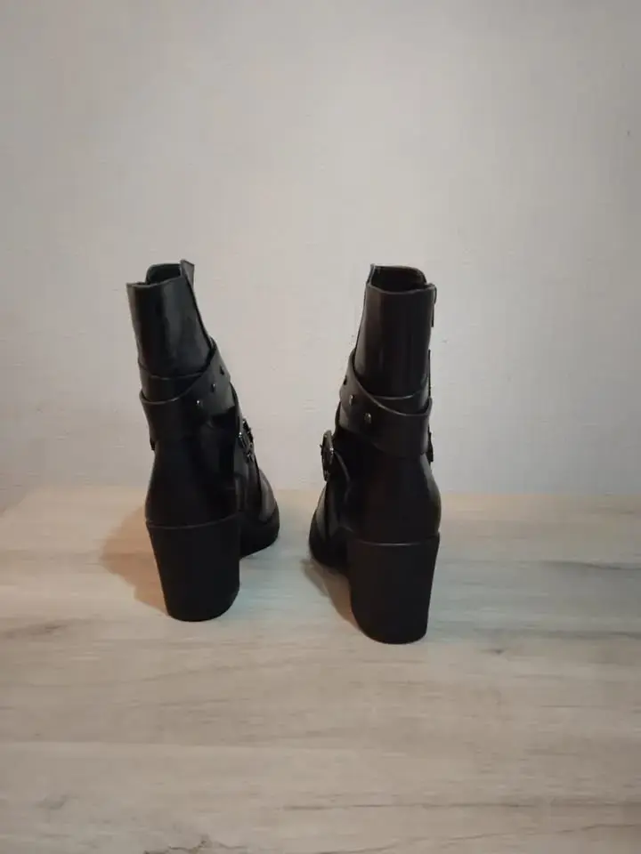Botines de cuero negro con hebillas para mujer - 4