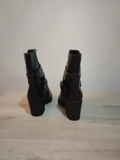 Botines de cuero negro con hebillas para mujer - miniatura 4