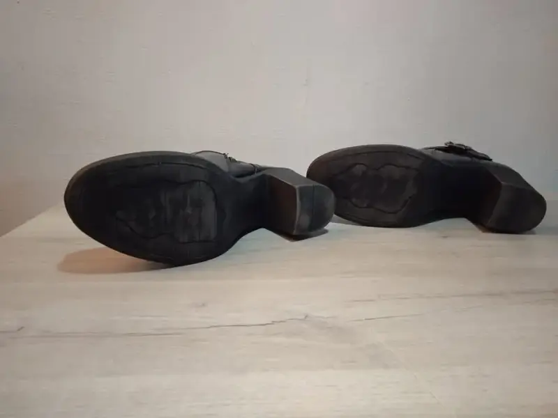Botines de cuero negro con hebillas para mujer - 5
