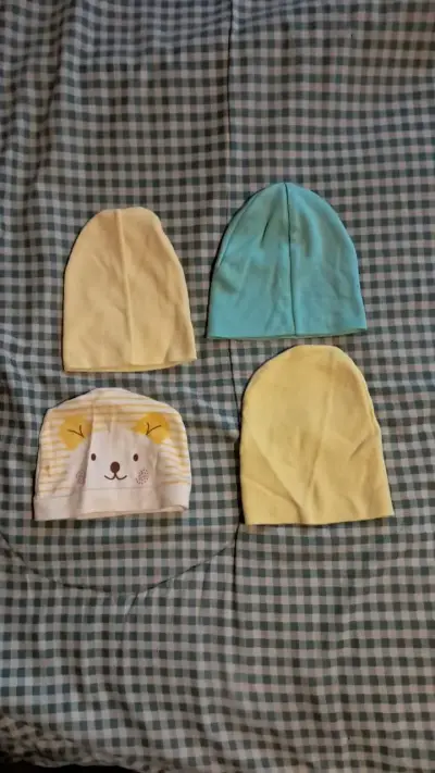 Set de gorros para bebé con diseños variados - miniatura 2