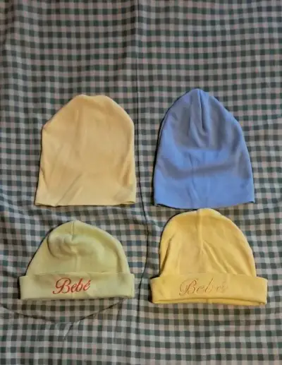 Set de gorros para bebé con diseños variados - miniatura 3