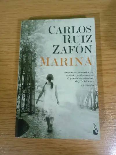 Libro 'Marina' de Carlos Ruiz Zafón en buen estado - miniatura 1