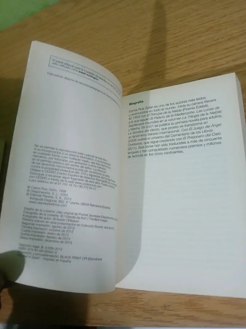 Libro 'Marina' de Carlos Ruiz Zafón en buen estado - 2