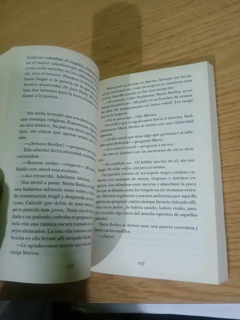 Libro 'Marina' de Carlos Ruiz Zafón en buen estado - 3