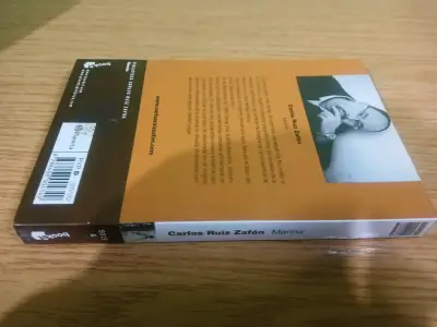 Libro 'Marina' de Carlos Ruiz Zafón en buen estado - miniatura 5