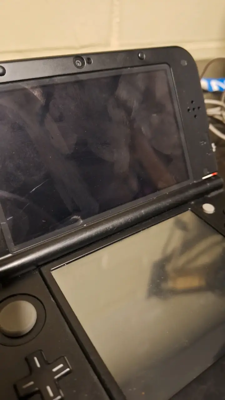 Consola New 3DS XL Edición Pokémon con Cargador - 4